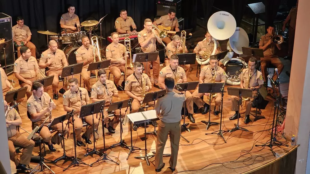 Banda da Polícia Militar do Paraná realizou concerto em Rio Negro